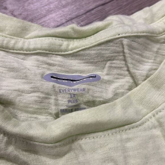 Old navy top - Picture 2 of 2